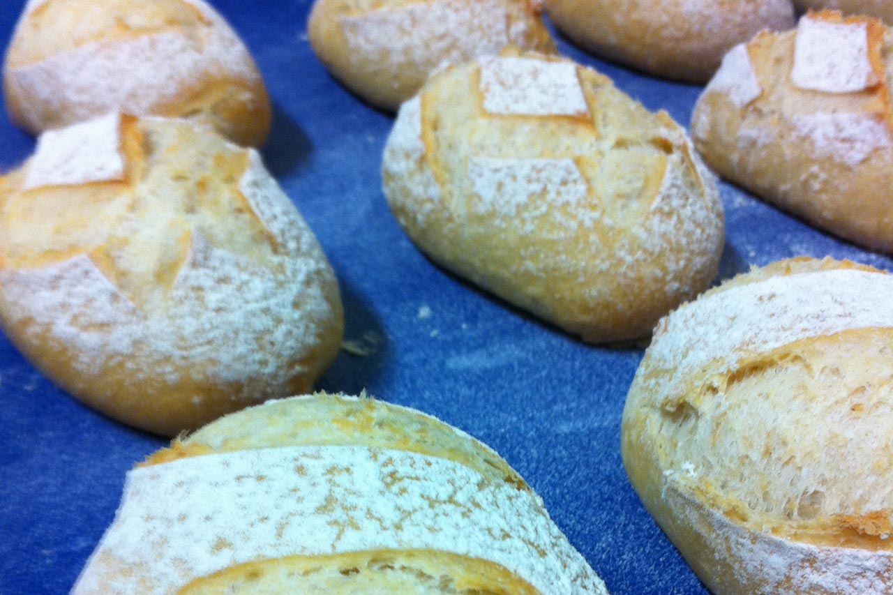 Prebaked White Mini Dinner Rolls (6 pcs)