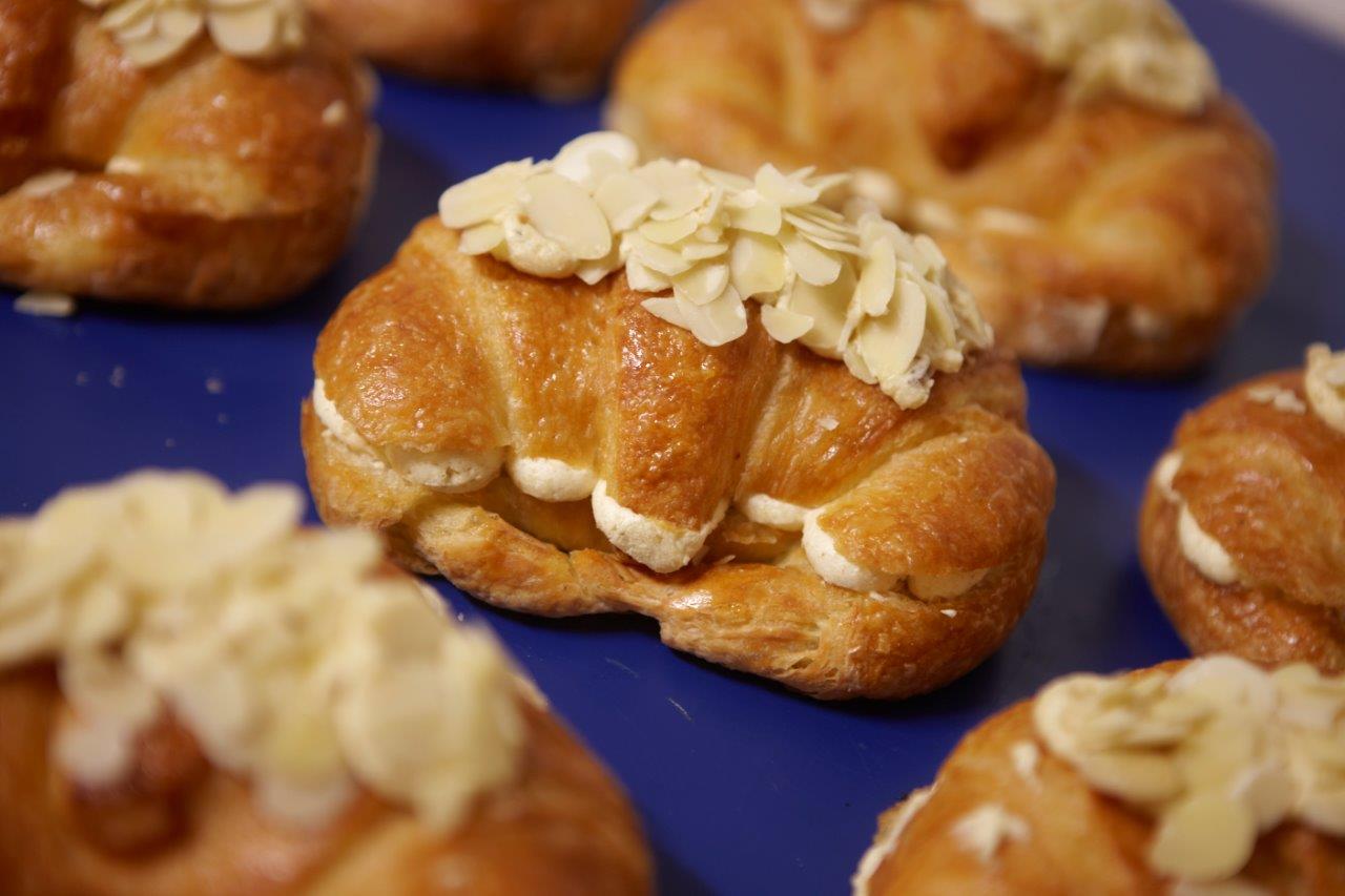 Prebaked Almond Croissant (large)