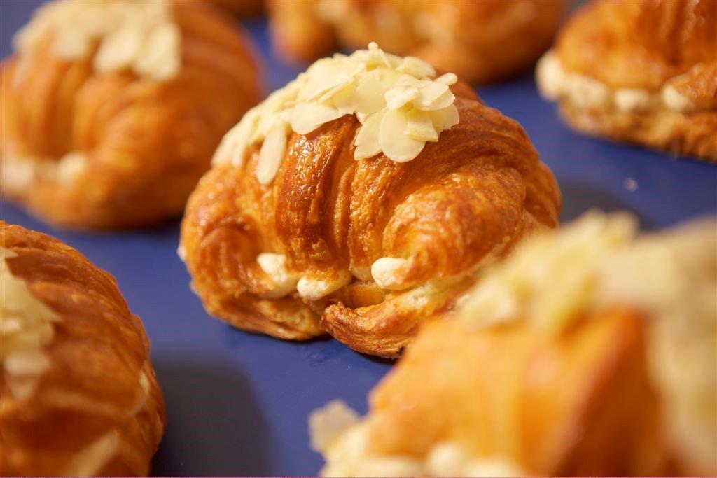 Prebaked Almond Croissant (small)